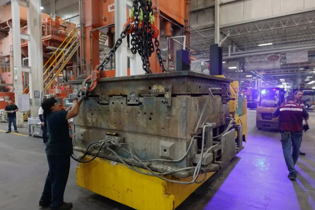 Mold manufacturing workshop