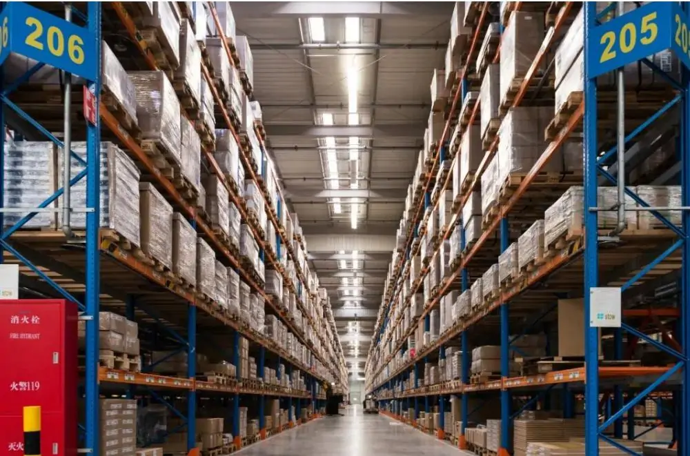 Warehouse-Logistics-Battery rail transfer cart